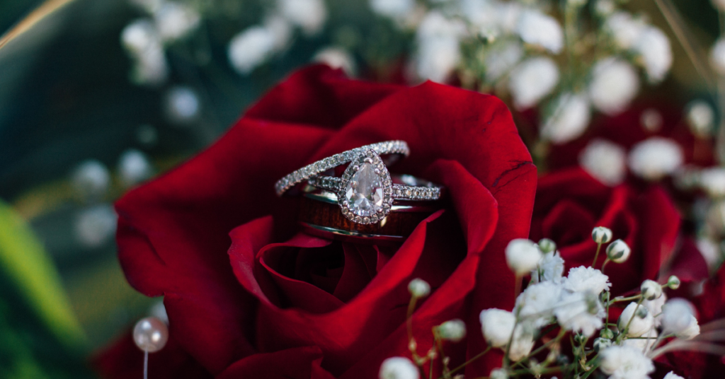 Create a beautiful future buying an engagement ring from a pawnbroker