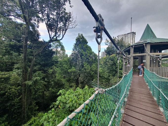 KL Forest Eco Park yang terletak di tengah kota raya Kuala Lumpur antara tempat healing di KL dan Selangor yang cukup menarik.