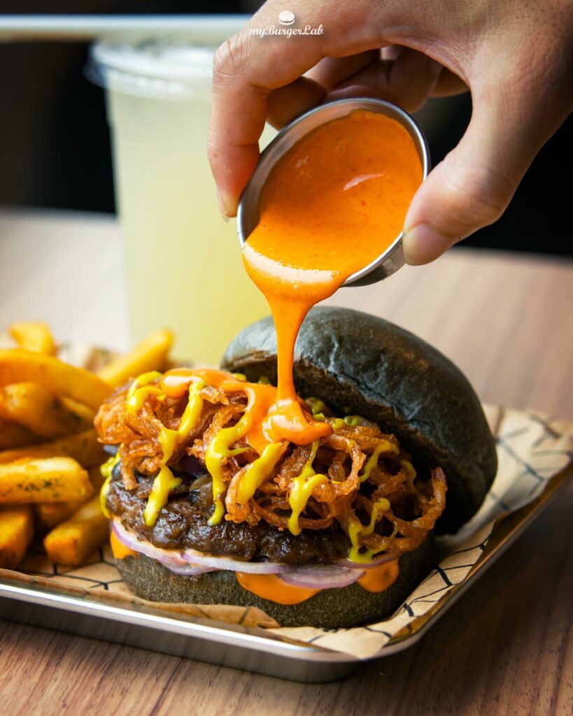 Pelbagai jenis pilihan burger dengan pelbagai kombinasi menjadikan myBurgerLab antara tempat makan di bandar sunway kesukaan ramai. 