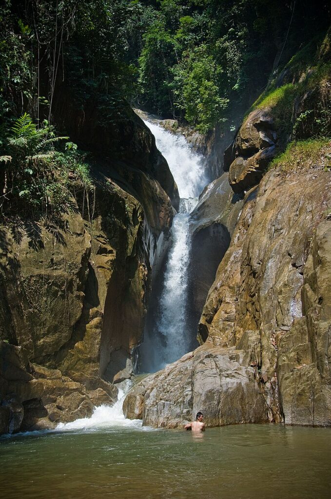 Air terjun Chiling yang setinggi 80 meter menjadi tempat healing di KL dan Selangor.